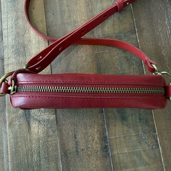 NEW Madewell “The Carabiner” Leather Crossbody Red - Picture 4 of 7